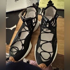 Women's Vege Black Lace-Up Sneakers